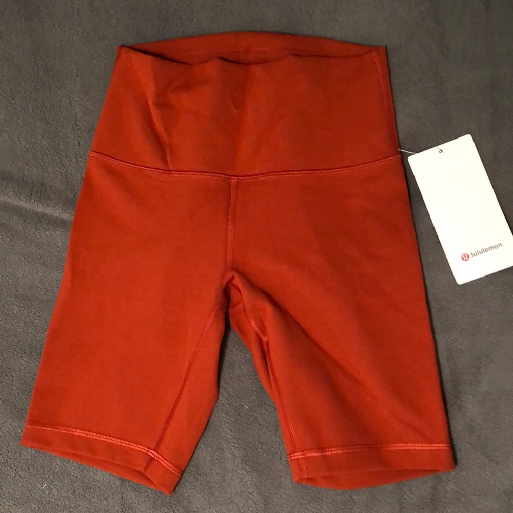 NWT LULULEMON Wunder Train HR Short 8”